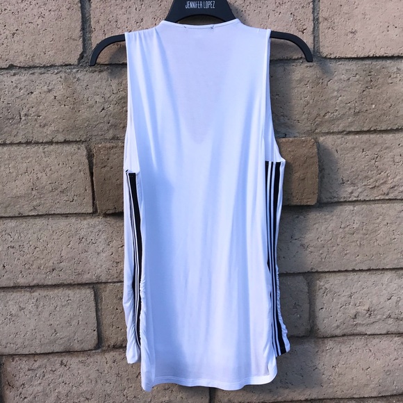 Sporty top - Picture 2 of 5